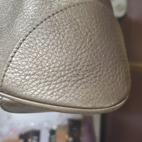 SALVATORE FERRAGAMO 🍀LEATHER Gold Bag 🤎 EXCELLENT Condition - Picture 4 of 12